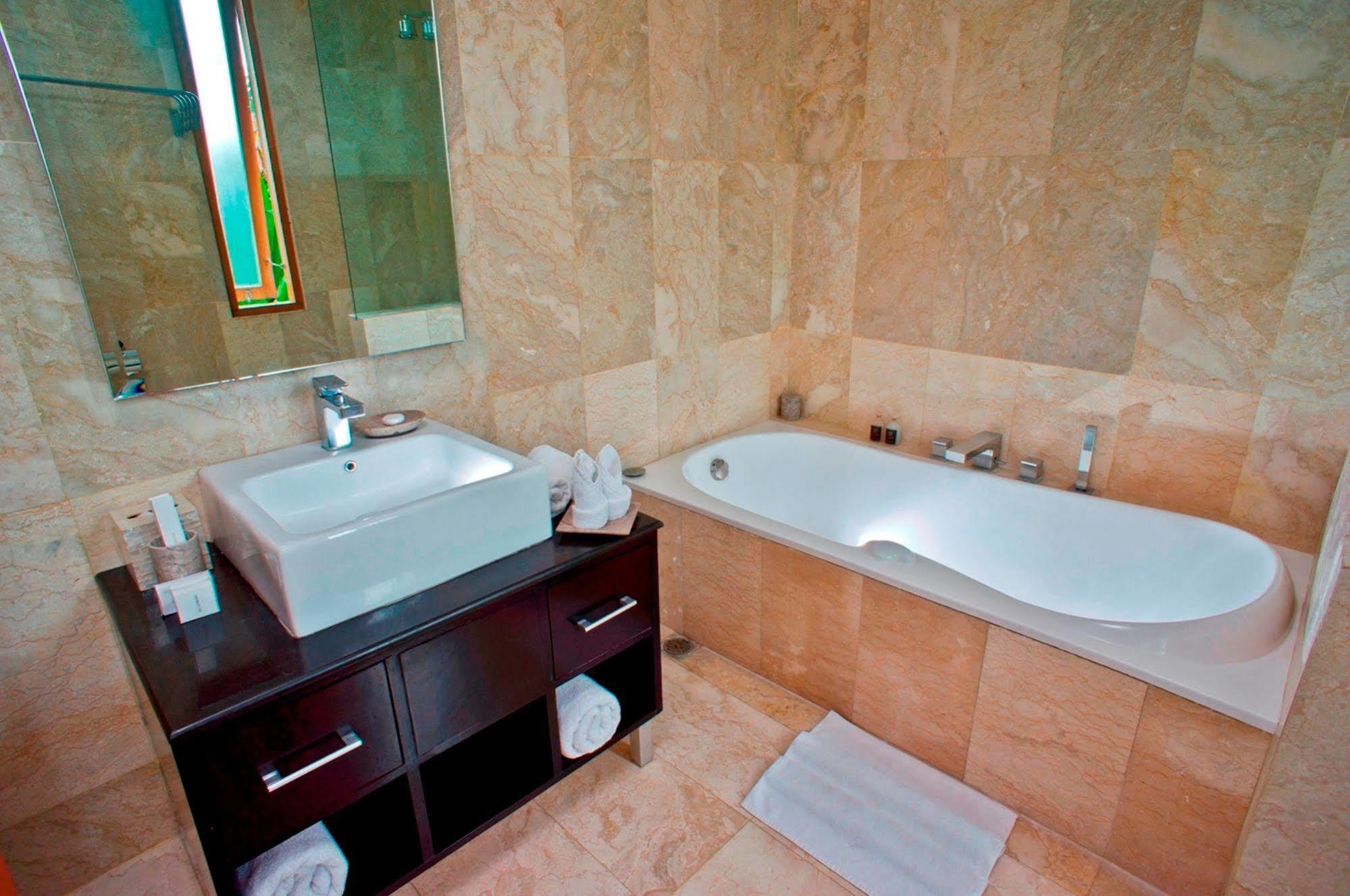 Villa Travis Seminyak  Ngoại thất bức ảnh